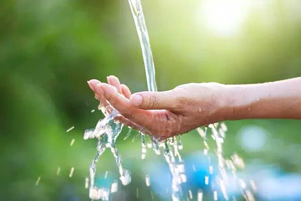 Reazione Chimica Dell'acqua All'aggiunta Di Ghiaccio Secco Stock